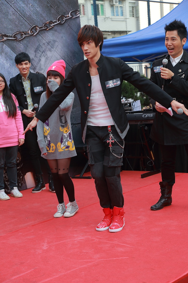 汪东城直播体验中国特步：世界跑鞋，中国骄傲！