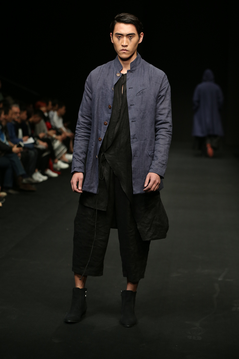 东方苍龙七宿与瑶族服饰：探索中国传统服饰的现代化设计