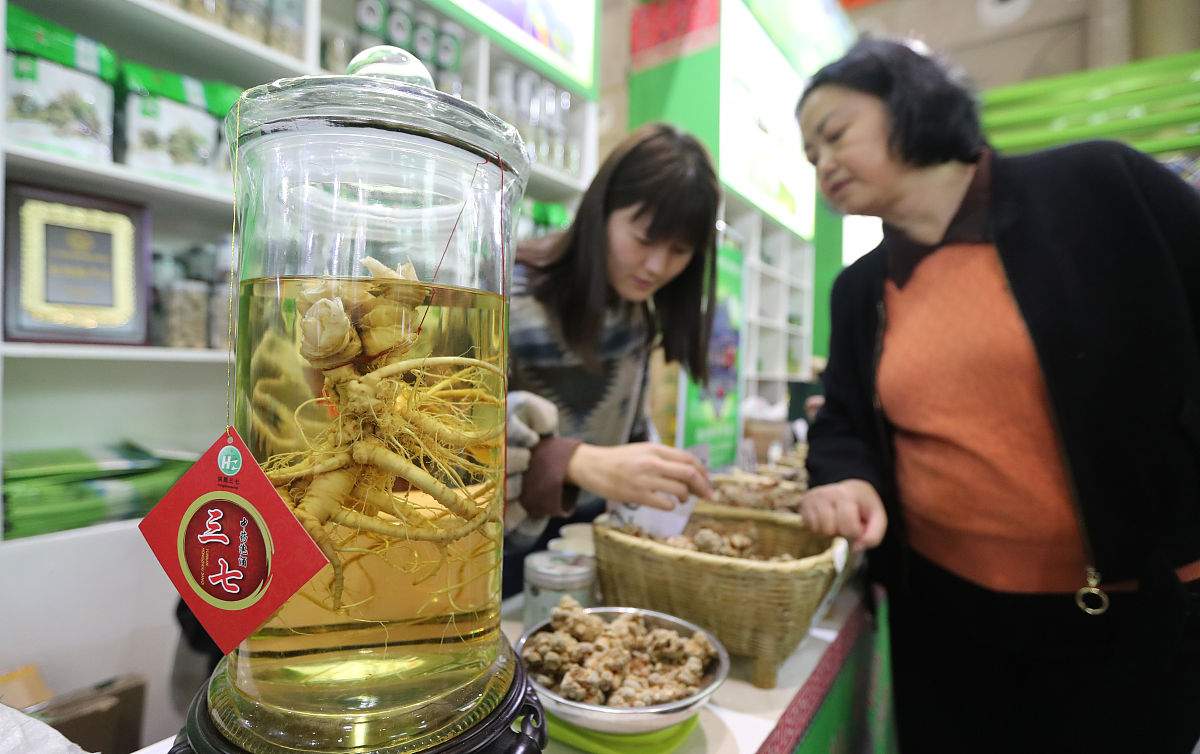 帮我写 浅析文山三七的旅游产品营销策略 摘要