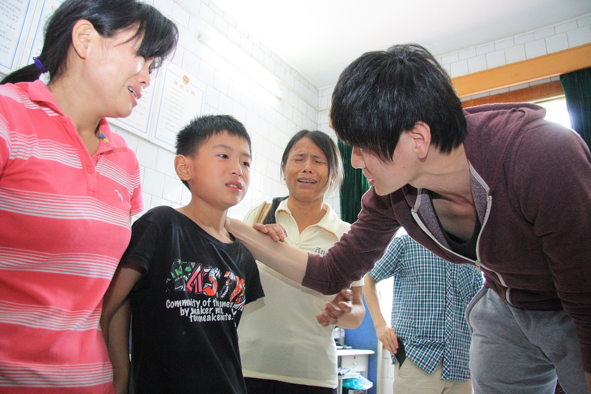 安慰弟弟：如何面对挫折和困难