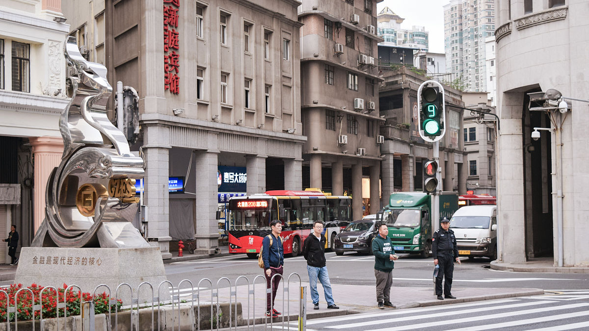 荔湾广场为什么还有人住回答加拓展。