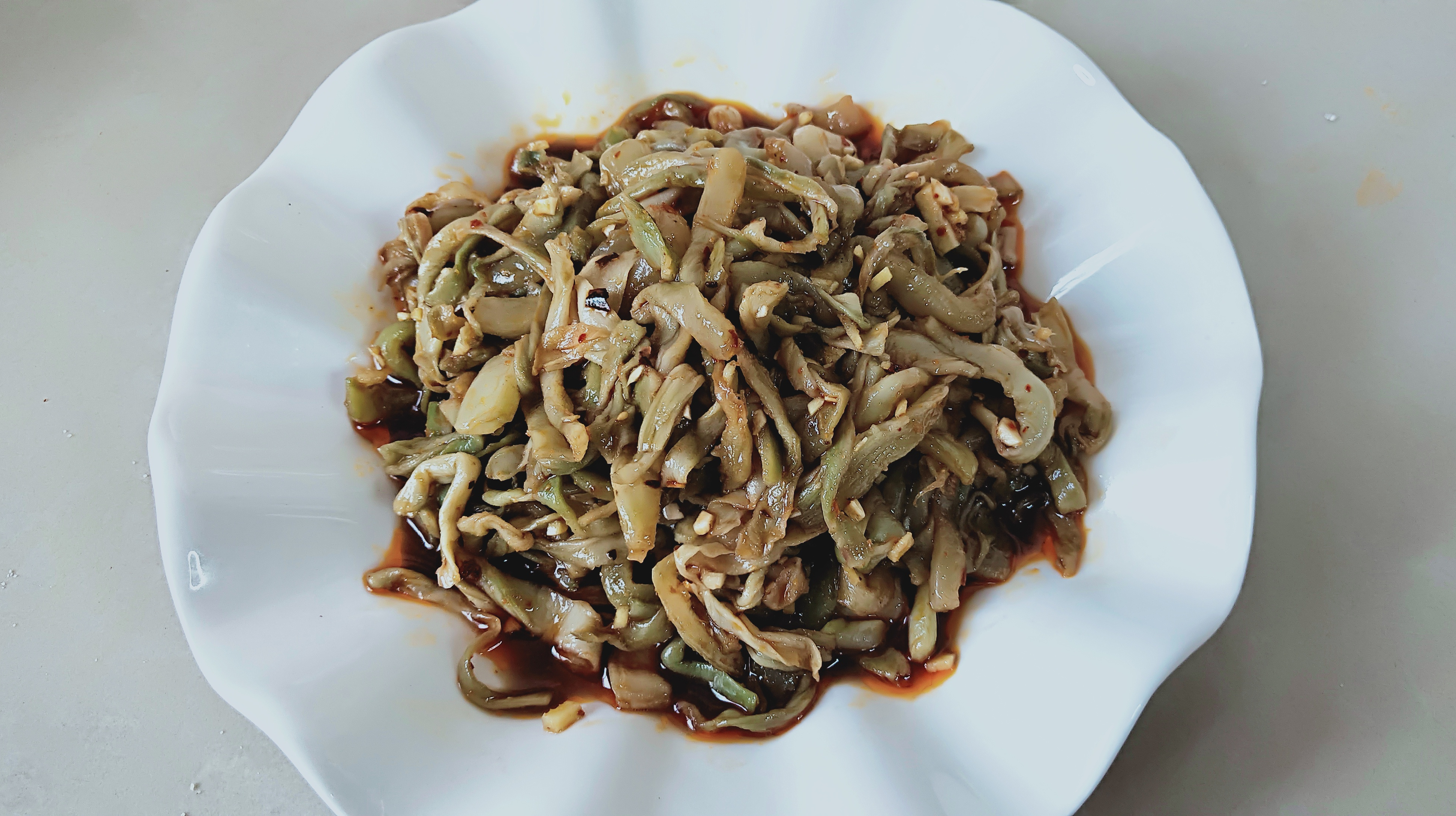 家常小菜脆皮莴笋,口感爽脆有滋有味,餐桌上备一份非常下饭