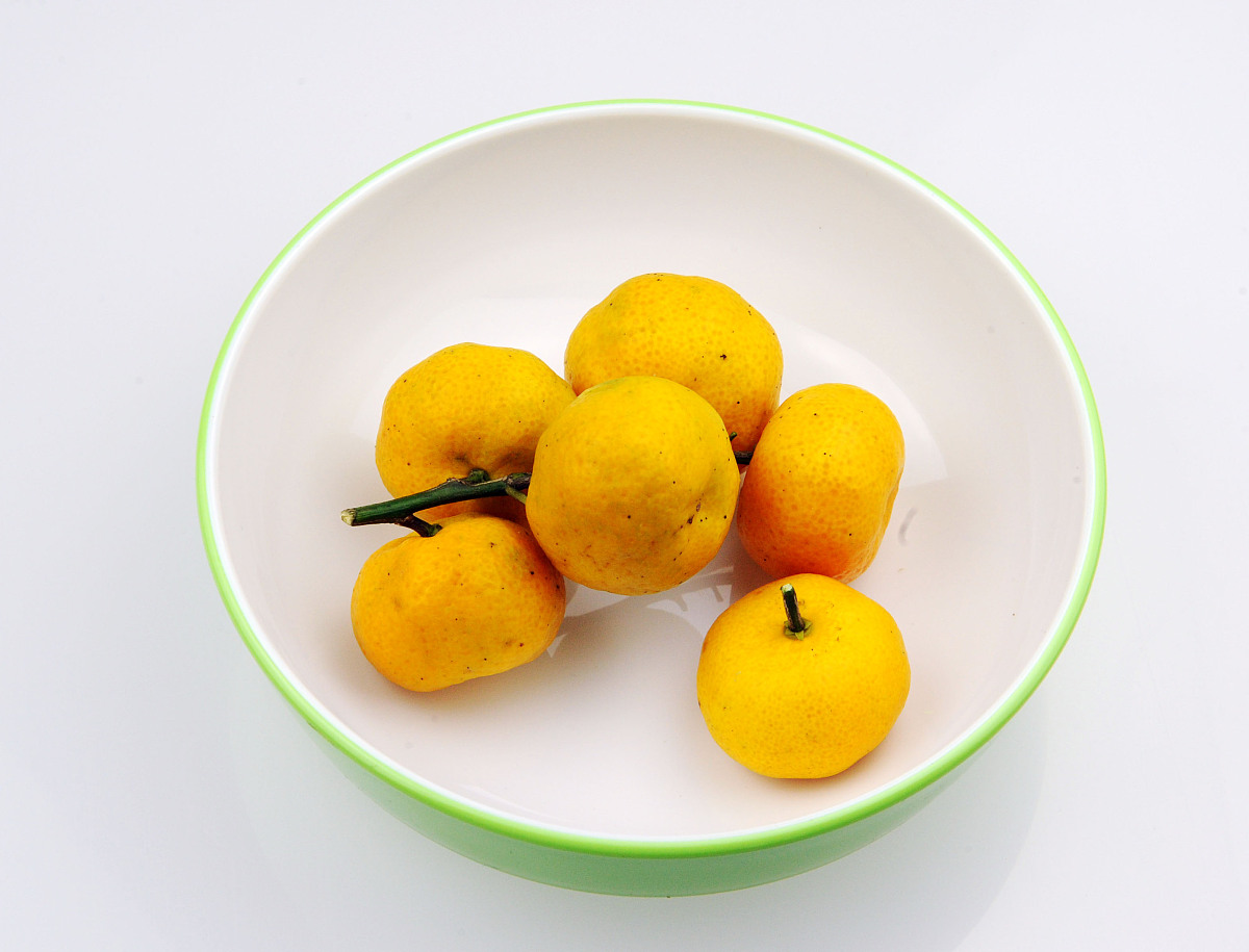 瘦编最近在制作PPT的时候发现了PPT抠图的好方法速来分享给大家~操作方法1将图片插入PPT中2选中图片然后点击图片格式再点击删除背景3抠图工具如下绿色工具标记后会留下区域红色工具标记后会删除区域具体操作可以参考如下视频绿色工具【标记要保留的区域】红色工具【标记要删除的区域】4完成后选择保留更改即可~根据以上信息生成公众号的文案