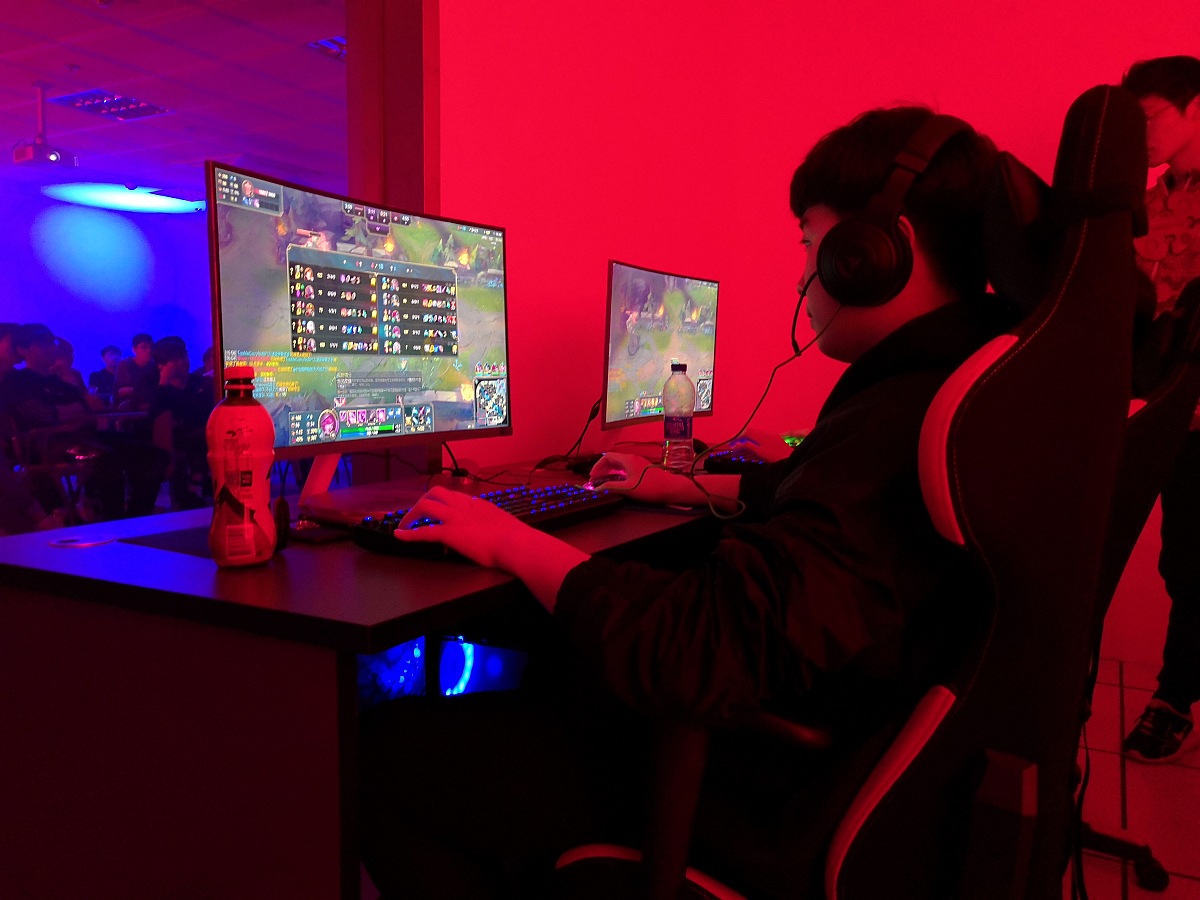 电子竞技：如何应对比赛压力和紧张情绪？