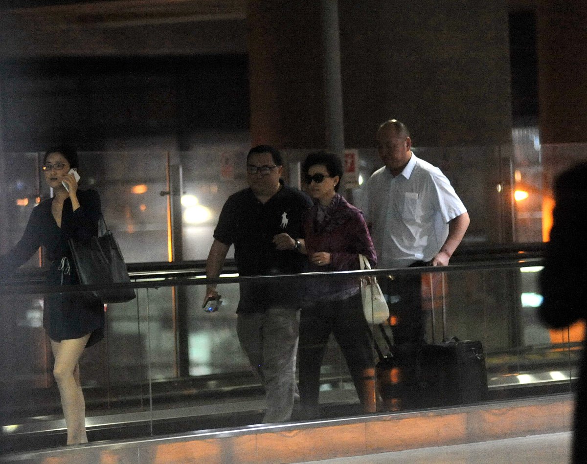 出生日期格式纠正：将日期格式统一为月/日/年