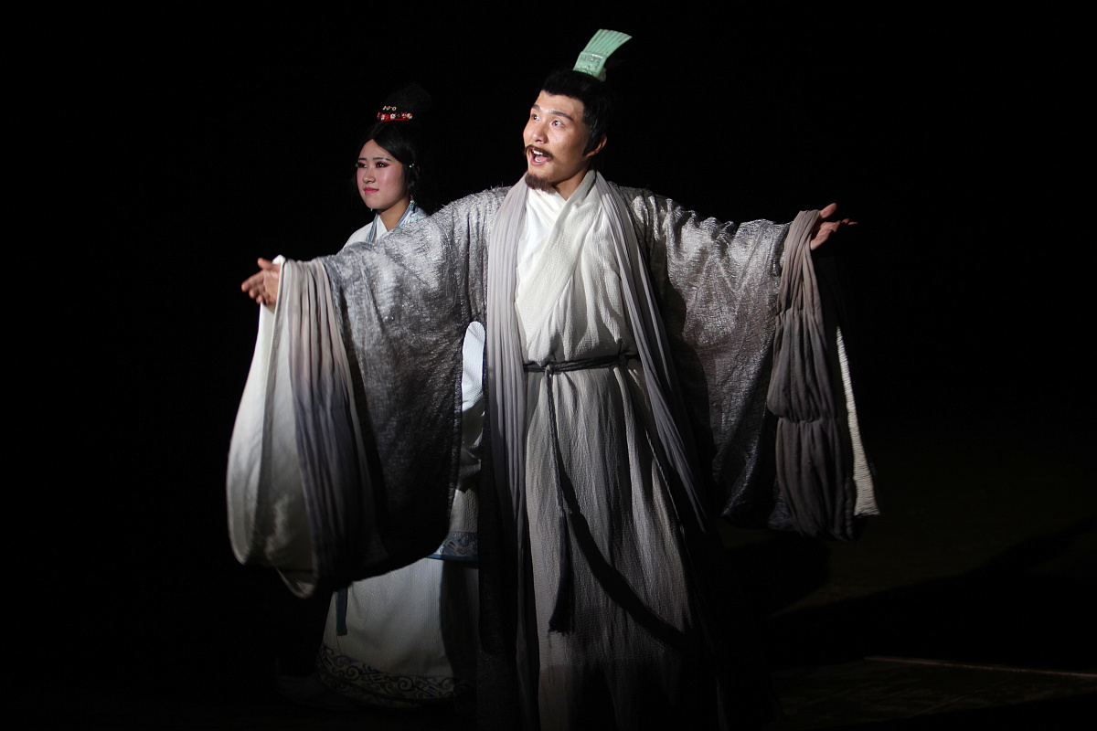 空城计第一自然段描写人物运用了什么手法