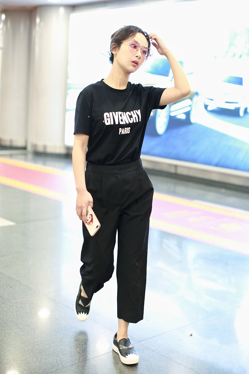 我是一名中性风T恤商家