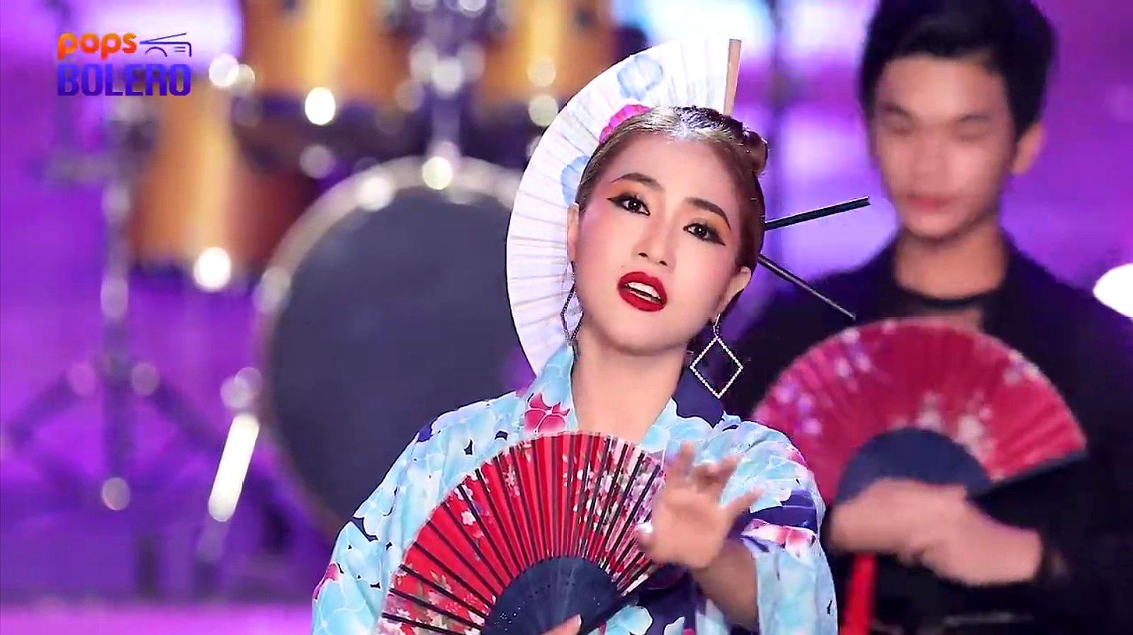 [图]好听的越南歌曲《Chuyện Người Con Gái Trang Lily》