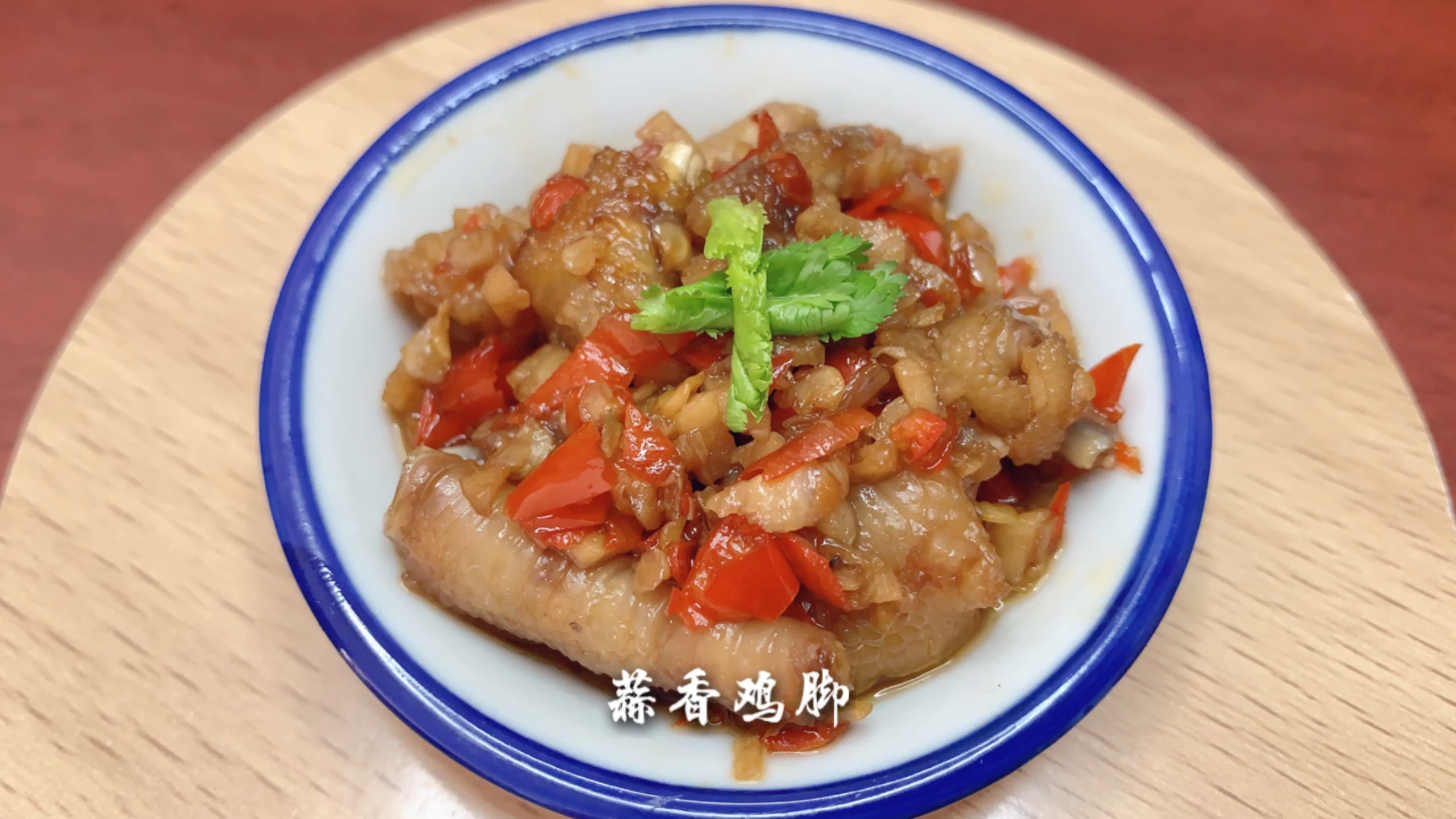 鸡脚还在泡脚红烧吗,试试这种做法香辣咸鲜最适合下酒了