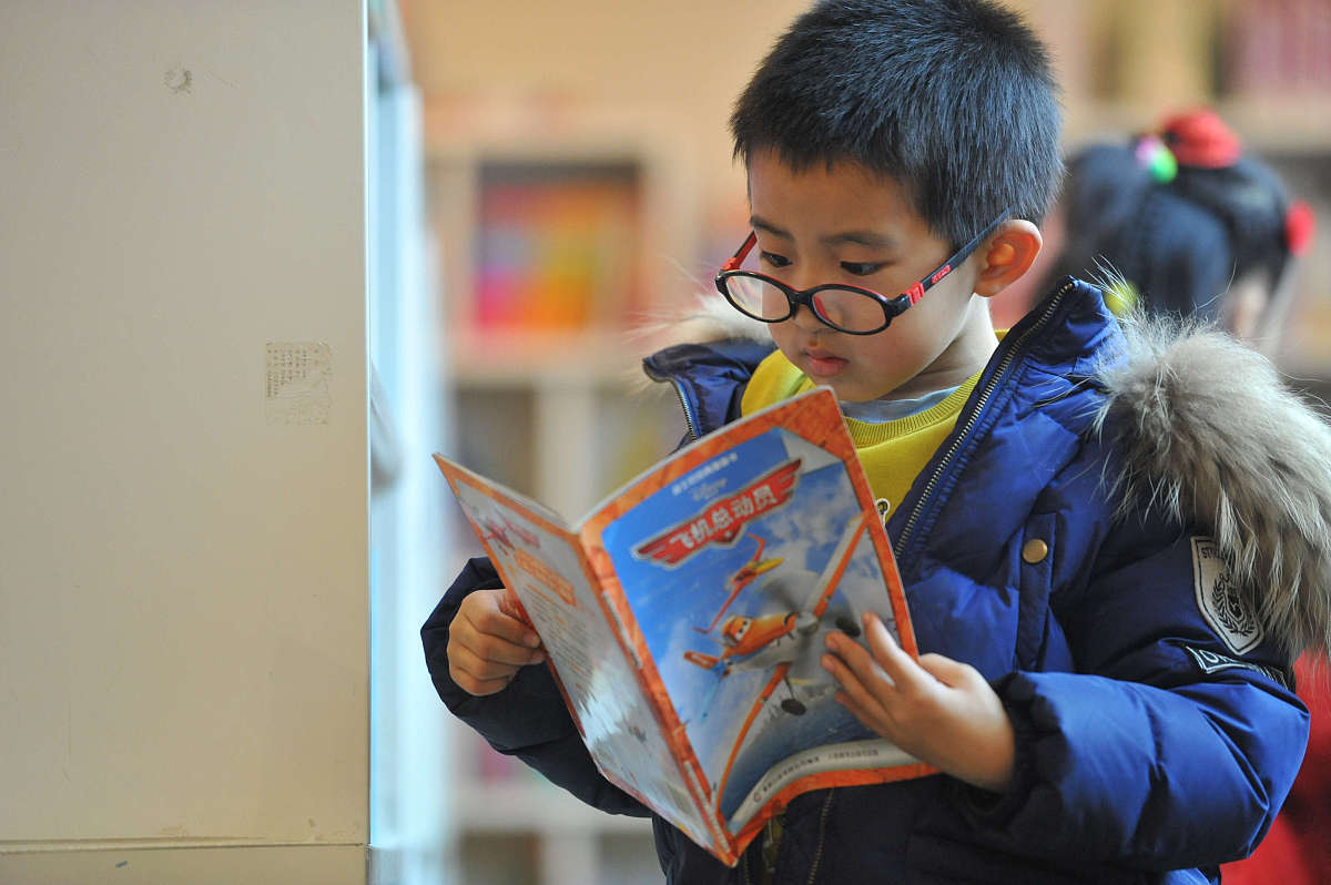 你是一名小学语文教师论述应用应用微视频创设阅读情境提高学生阅读能力论述中添加《草船借箭》、《田忌赛马》教学案例不少于500字。