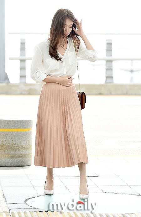 无论任何色系穿搭总能在calla找到对应在简约的舒适感之上行走的多彩魅力任你把穿搭打造成狂想曲calla也能一起。。。请帮我续写以上的句子