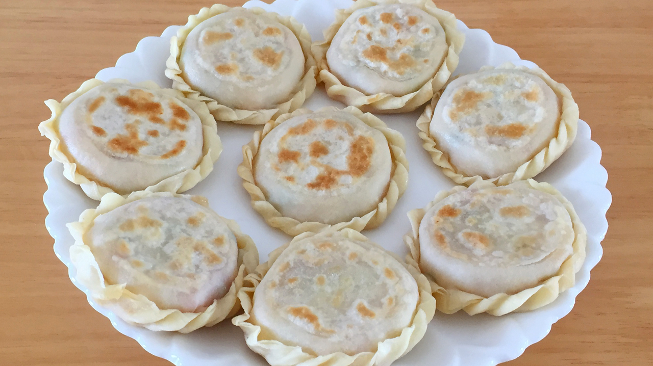 面粉别再烙饼了,用西红柿做煎饺,清淡美味,一盘不够吃