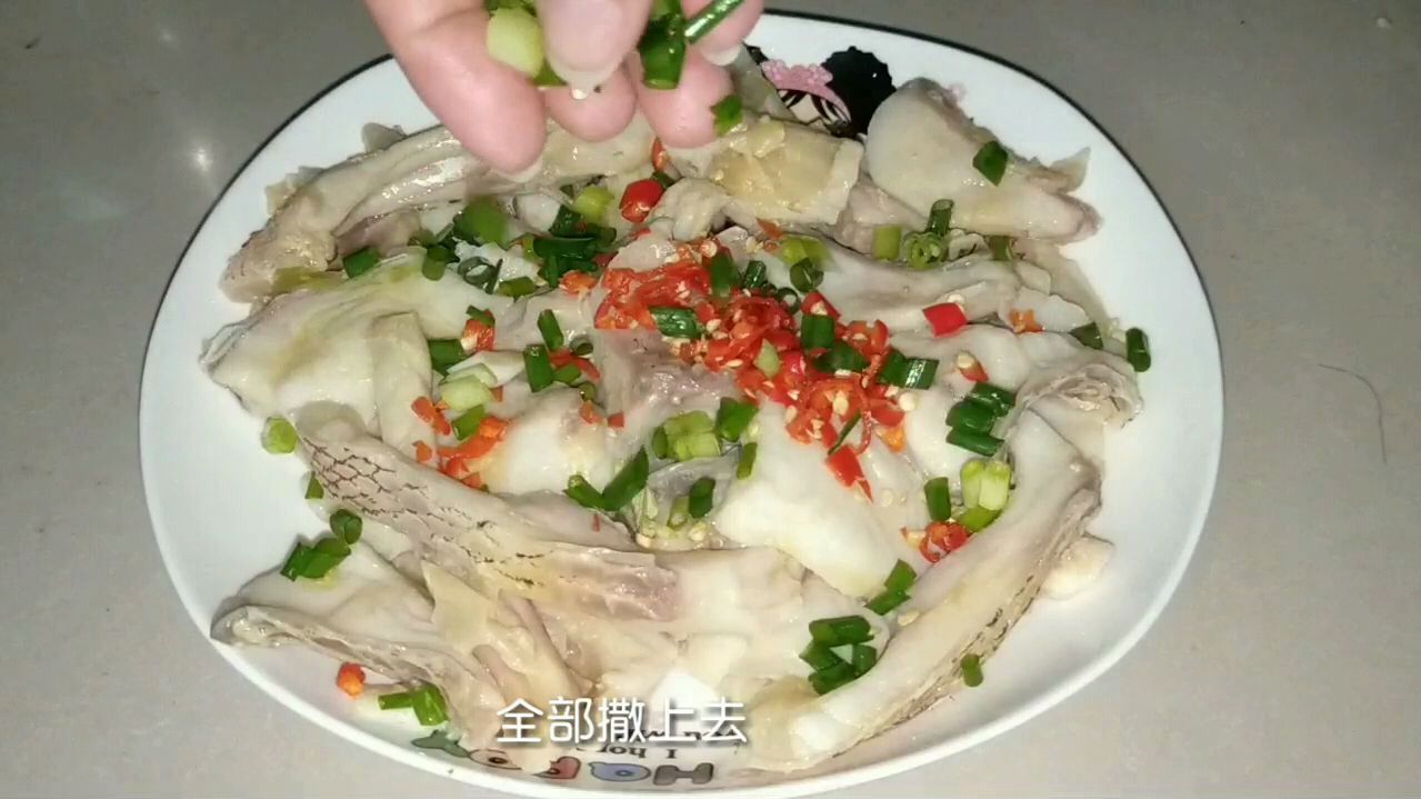 下班做懒人菜,油泼鱼片,鱼肉不柴不老,这顿饭越吃越香