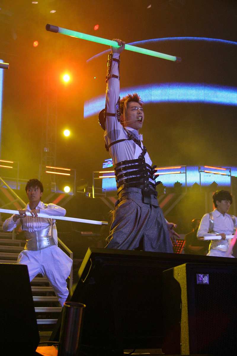 2009年4月11日,上海,飞轮海"想入飞飞世界巡回演唱会"在上海大舞台正