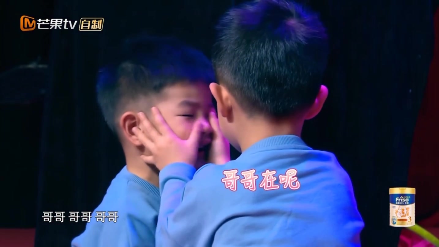 好有爱的鲫鱼兄弟~安吉表演魔术,小鱼儿“触景生情”悲伤不已