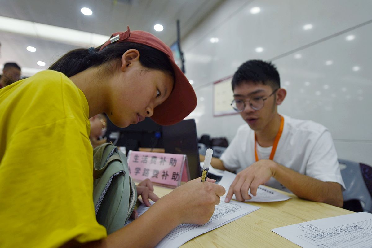 弥勒云南红酒庄、东风韵等地专业认知实习：大一新生实地体验