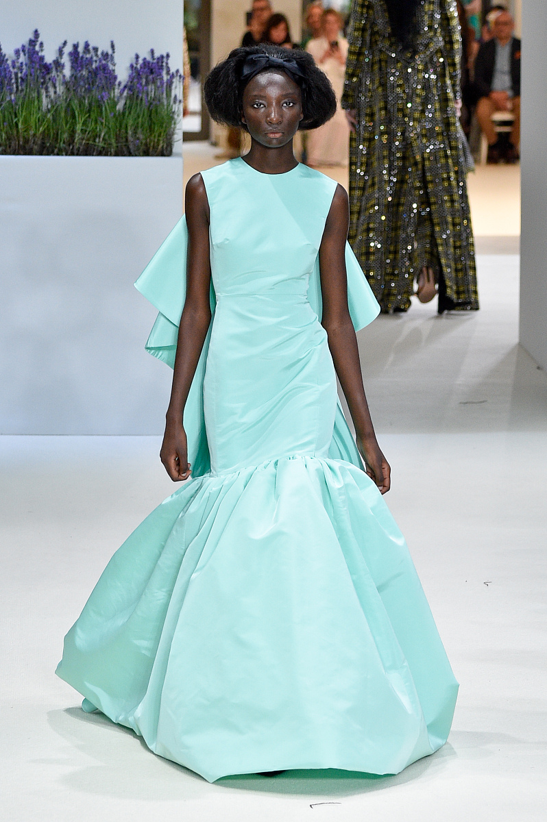 70届艾美奖星装:波比·迪瓦伊giambattista valli鱼尾礼服 甜美迷人