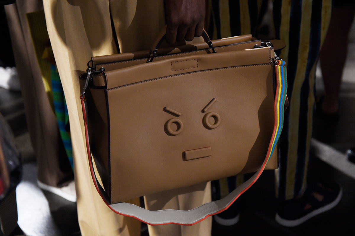2016年6月21日讯,米兰,当地时间6月20日,2017春夏米兰男装周:fendi 后