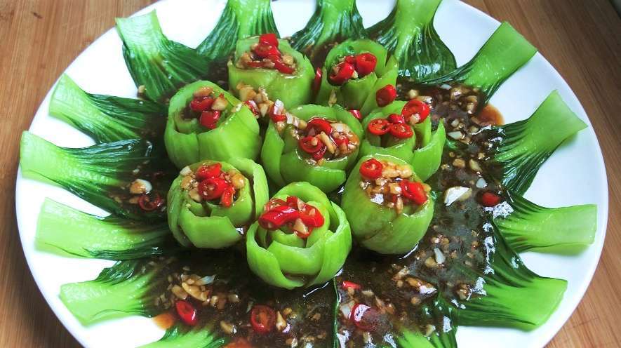 入秋后要多吃青菜,上海青好吃有窍门,翠绿爽口,简单营养又解馋