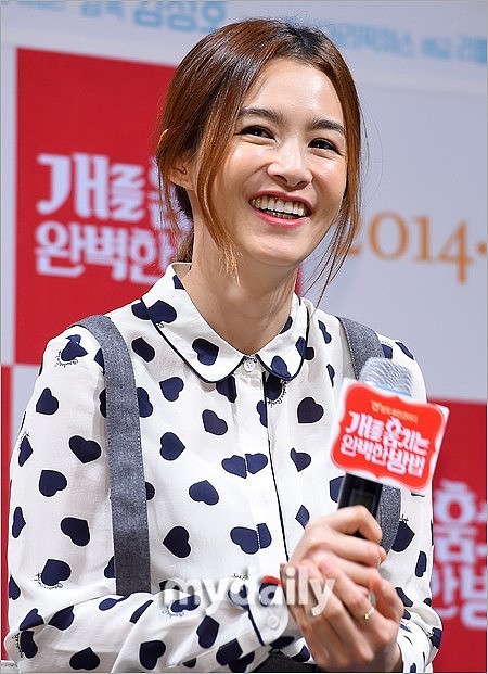 2014年11月26日,首尔,电影《偷狗的完美方法》召开发布会.***_*** 姜