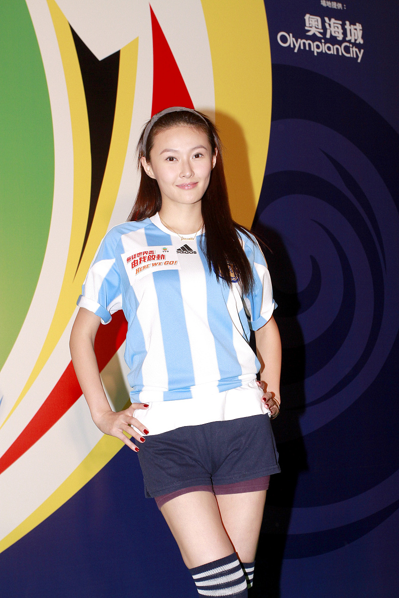 2010年5月21日,香港,众港姐参加《无线世界杯 齐齐动起来》 宣传活动.