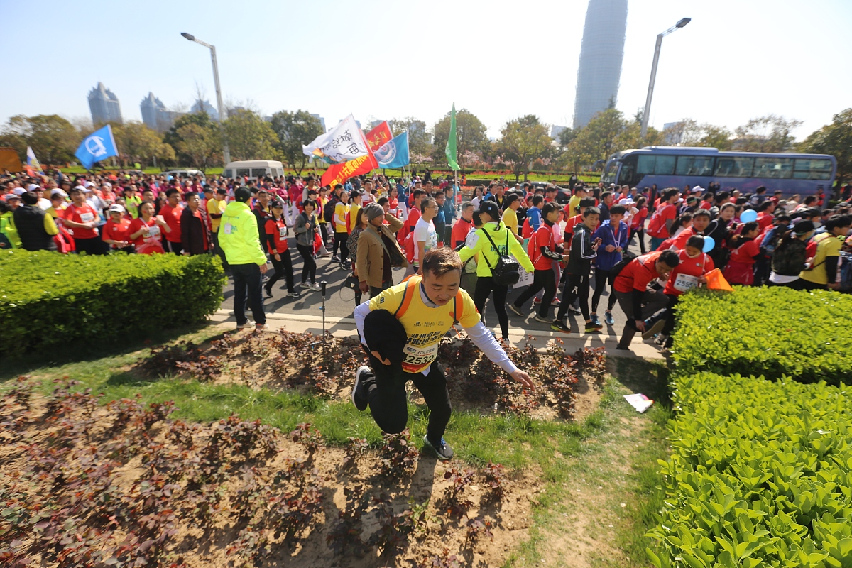 2017年3月26日,第11届郑开国际马拉松在如意湖畔正式开跑,其中5km马拉