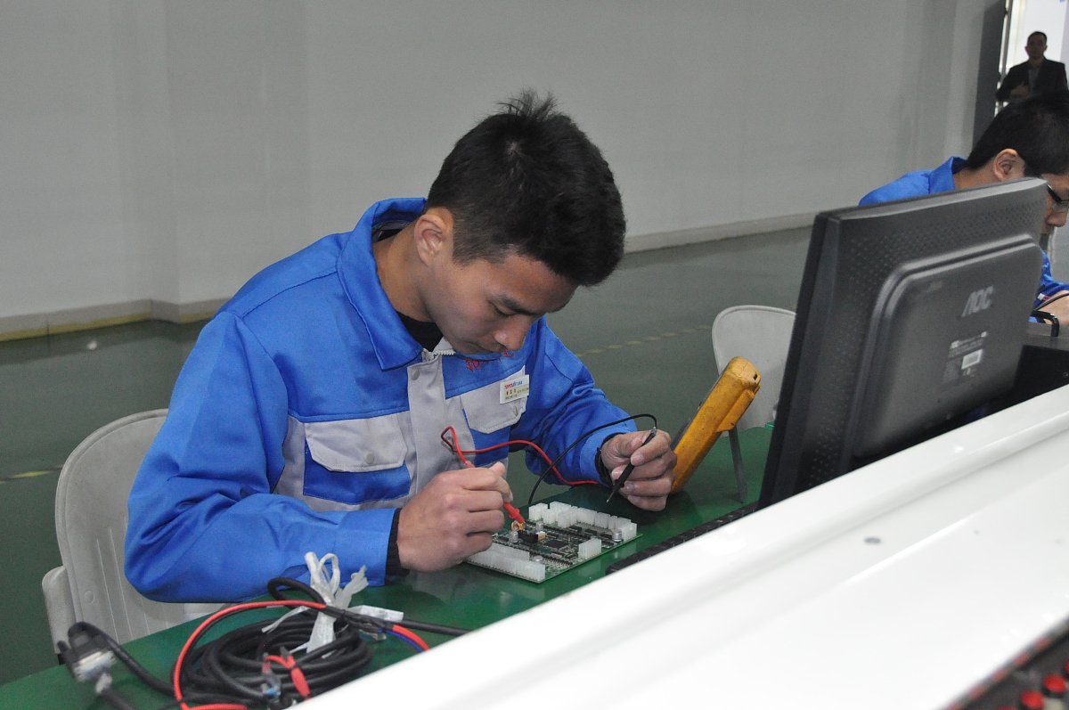 龙州职业教育中心2022年热门专业推荐：机械设计、旅游管理、会计、电子商务