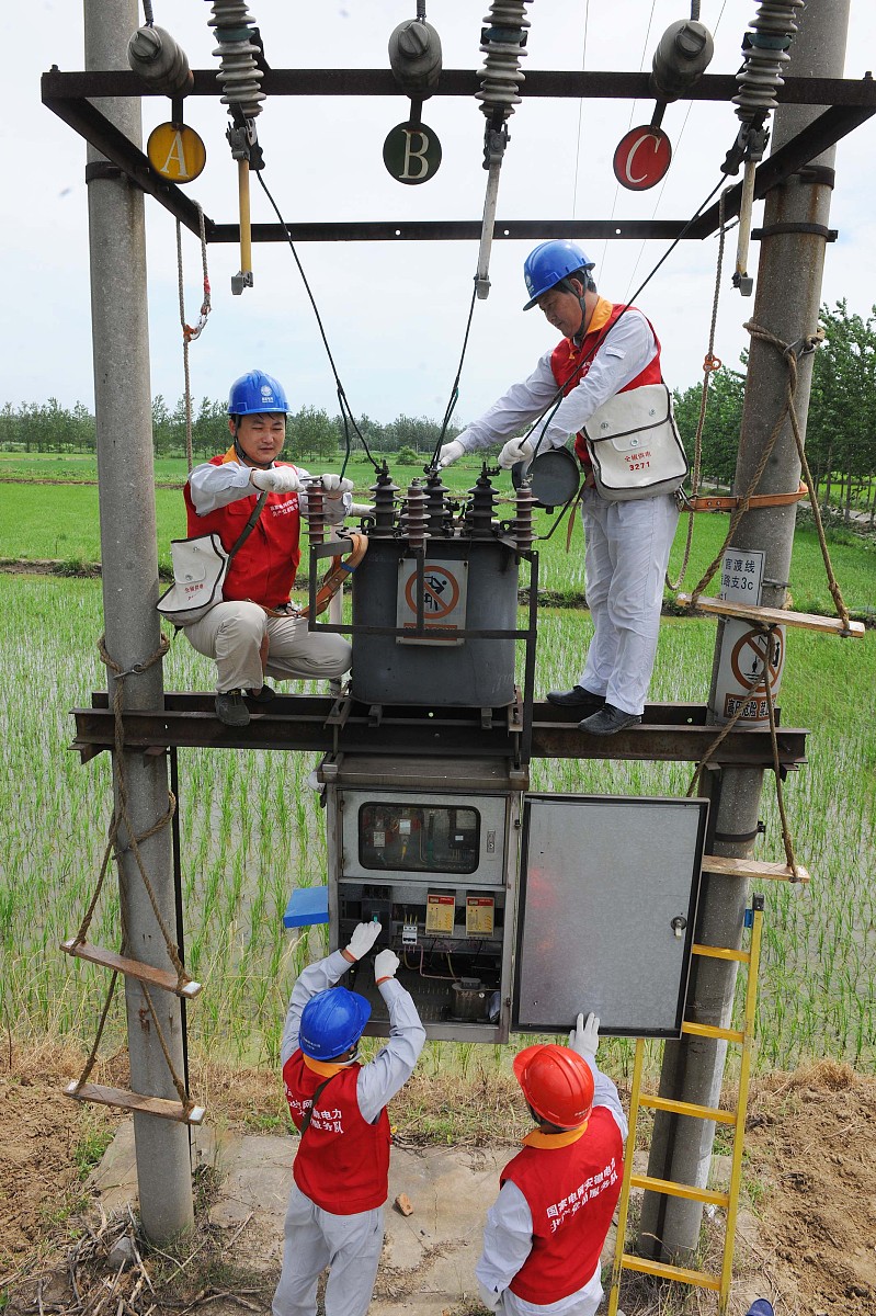 10kV柱上开关电流比怎么调 操作步骤帮我用200字详细描述