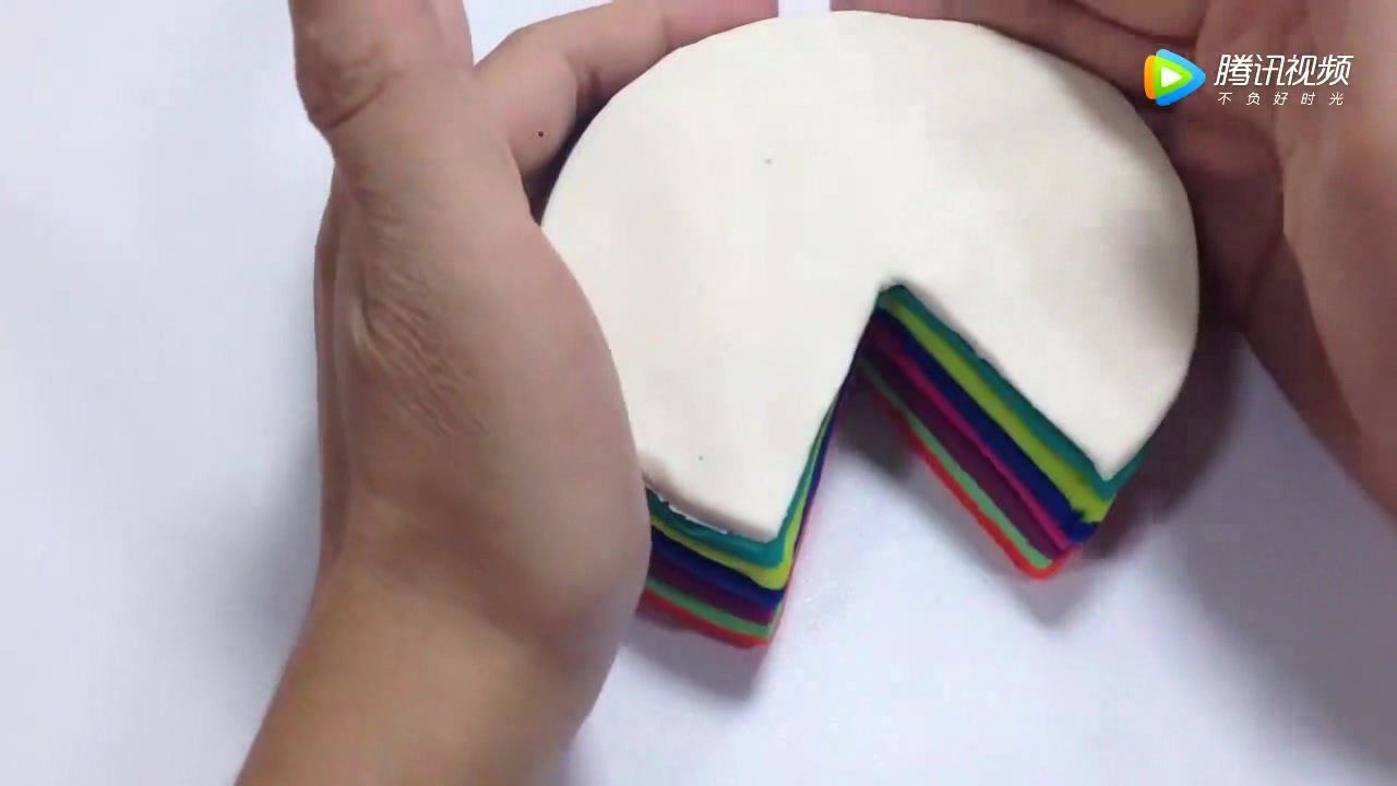 早教益智玩具:粘土DIY手工制作漂亮彩虹生日蛋糕,快来试试
