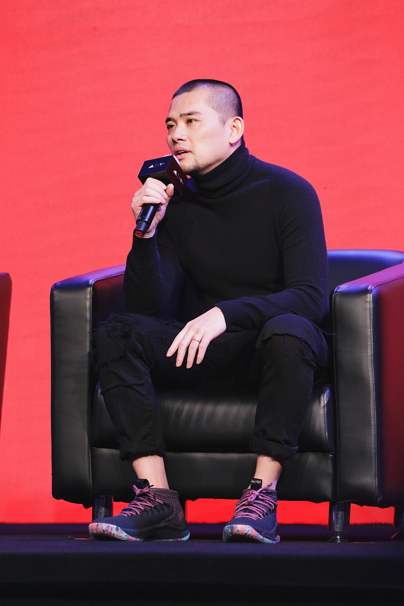 毅力故事：篮球少年逆袭之路