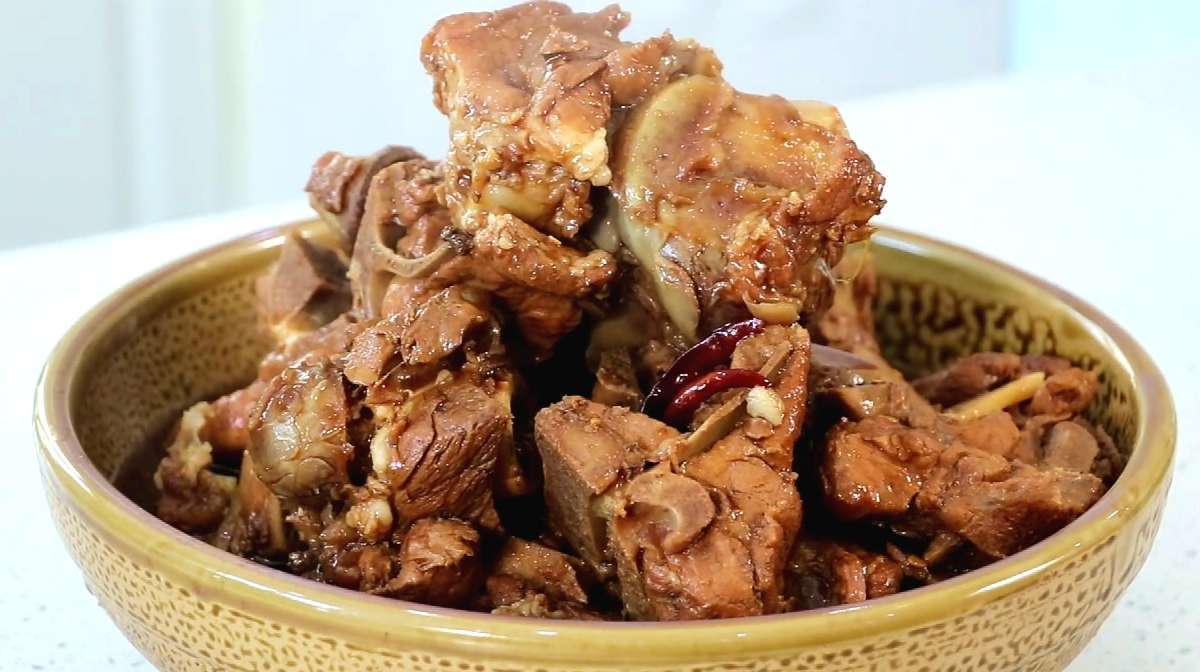 酱骨头用这个方法做,酱香浓郁,肉嫩骨头香,一出锅满屋飘香