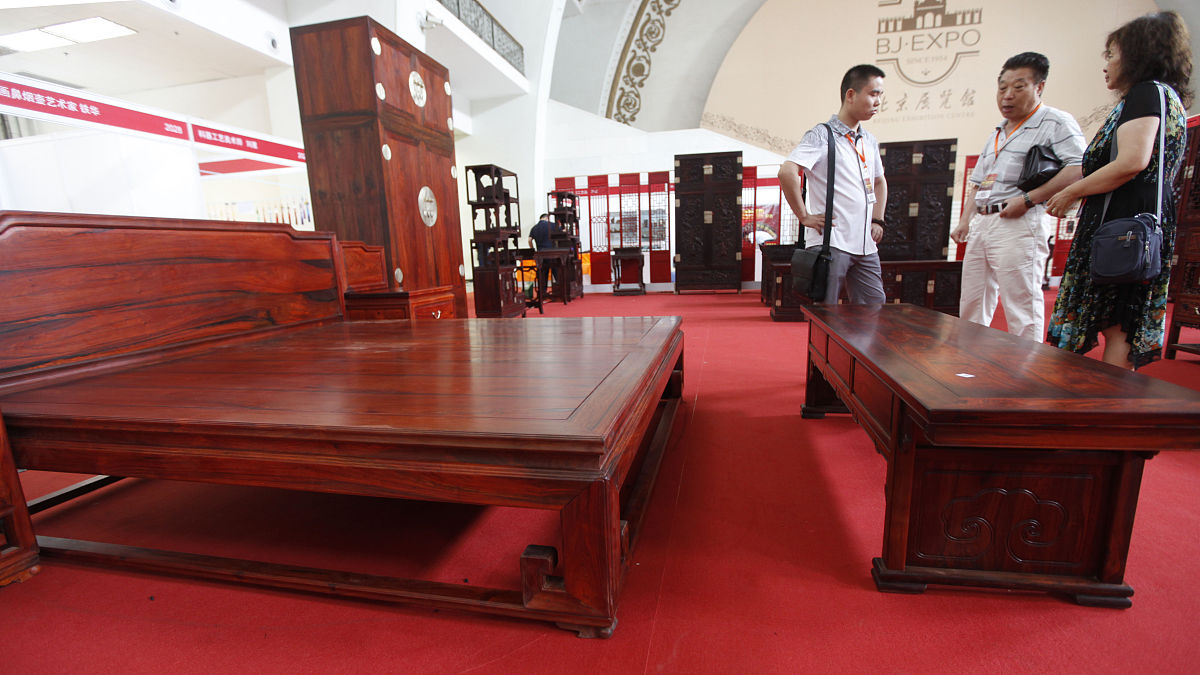 十五年黄花梨用230字帮我详细描述