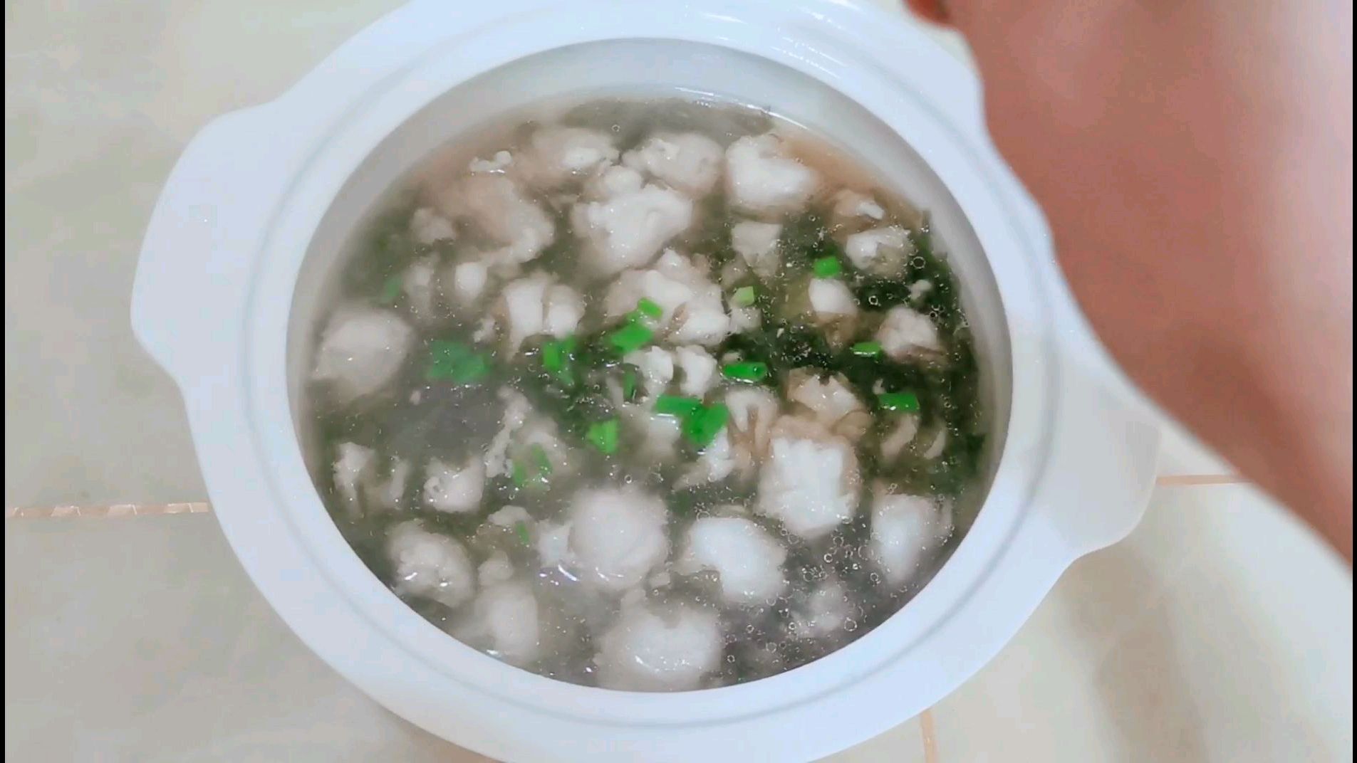 小朋友不爱吃鱼肉,那就做个紫菜鱼丸汤,没有不爱吃的