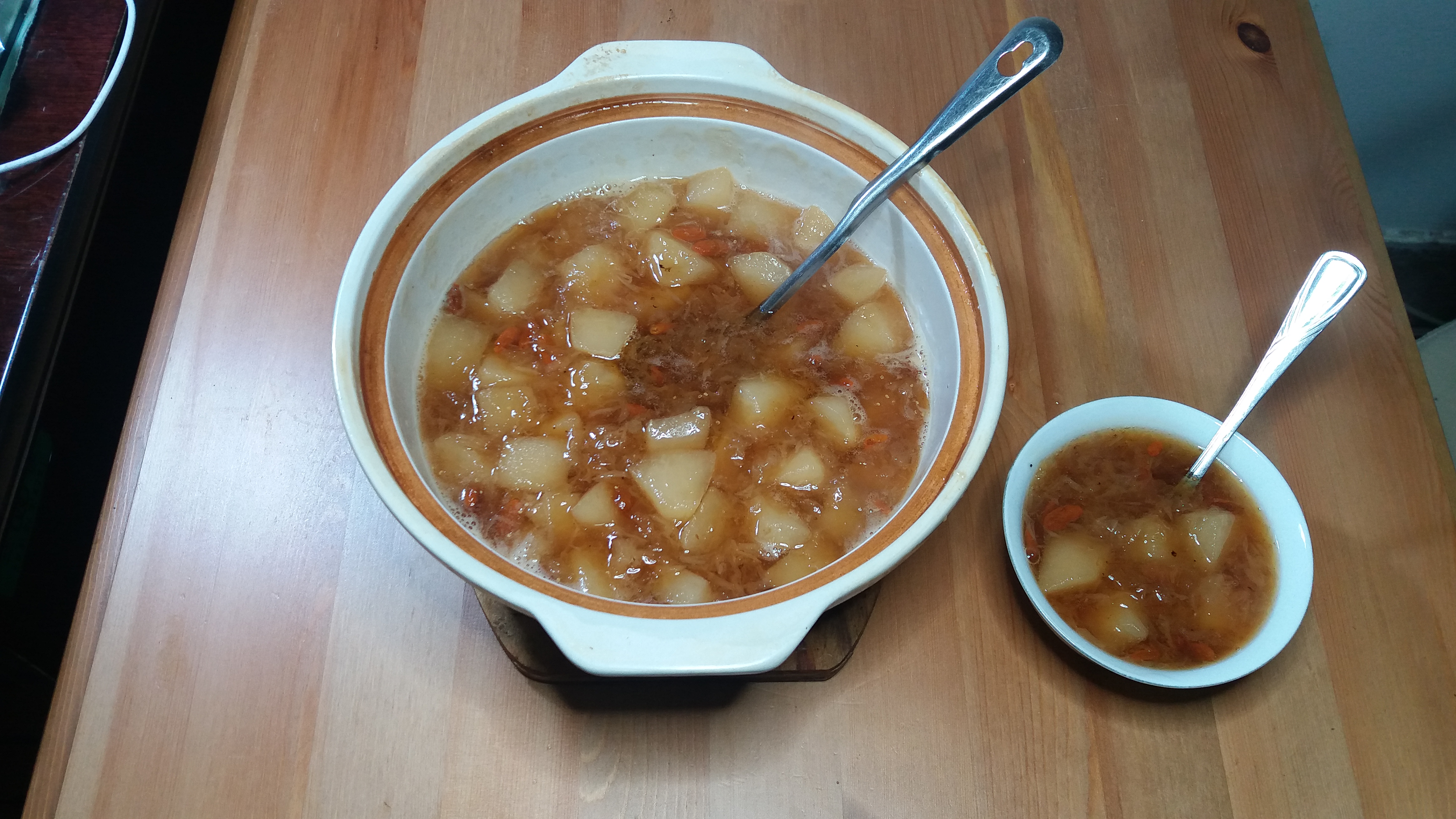 天干物燥,来一碗冰糖丰水梨银耳羹吧