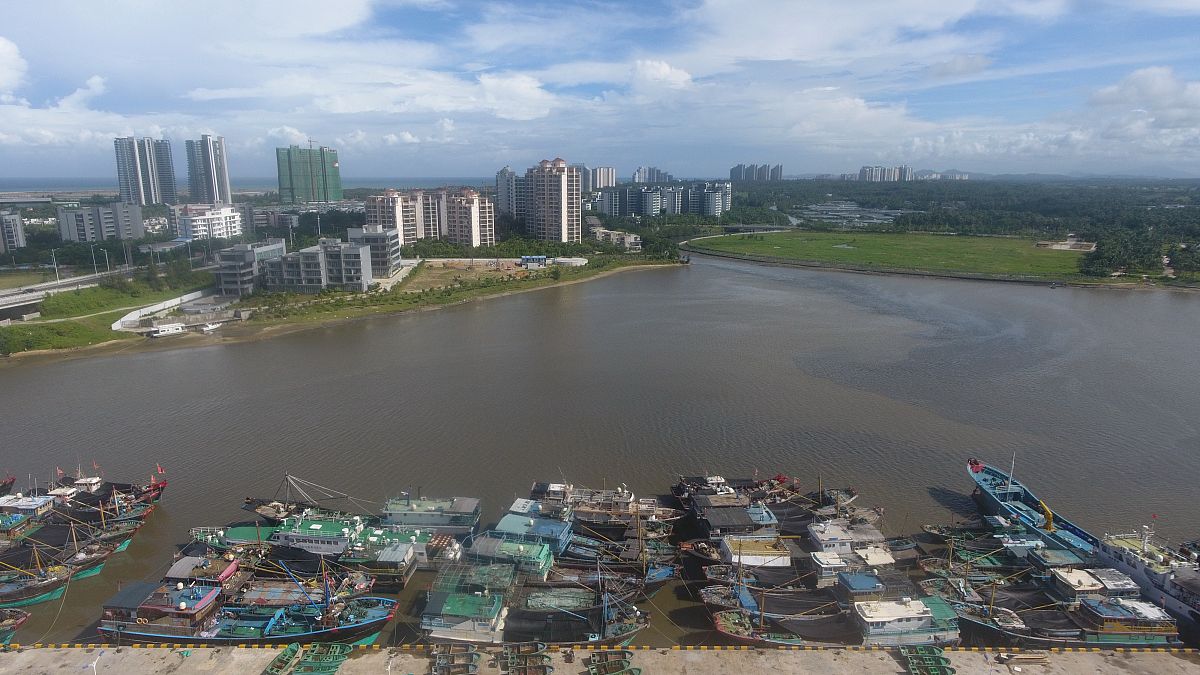 2019年7月2日,海南省琼海市潭门港,大批渔船停泊港湾避风.