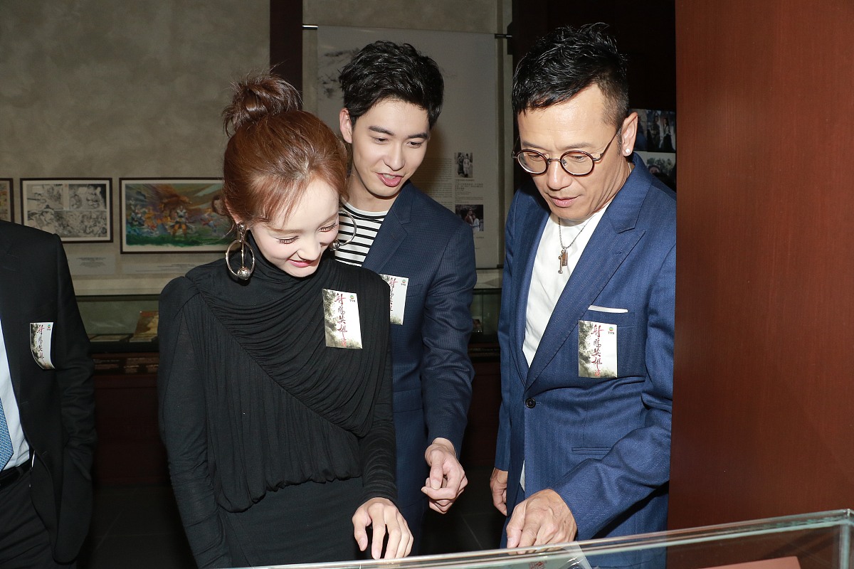 金庸小说《射雕英雄传》中杨康角色变坏的原因是什么？影评人分析一下