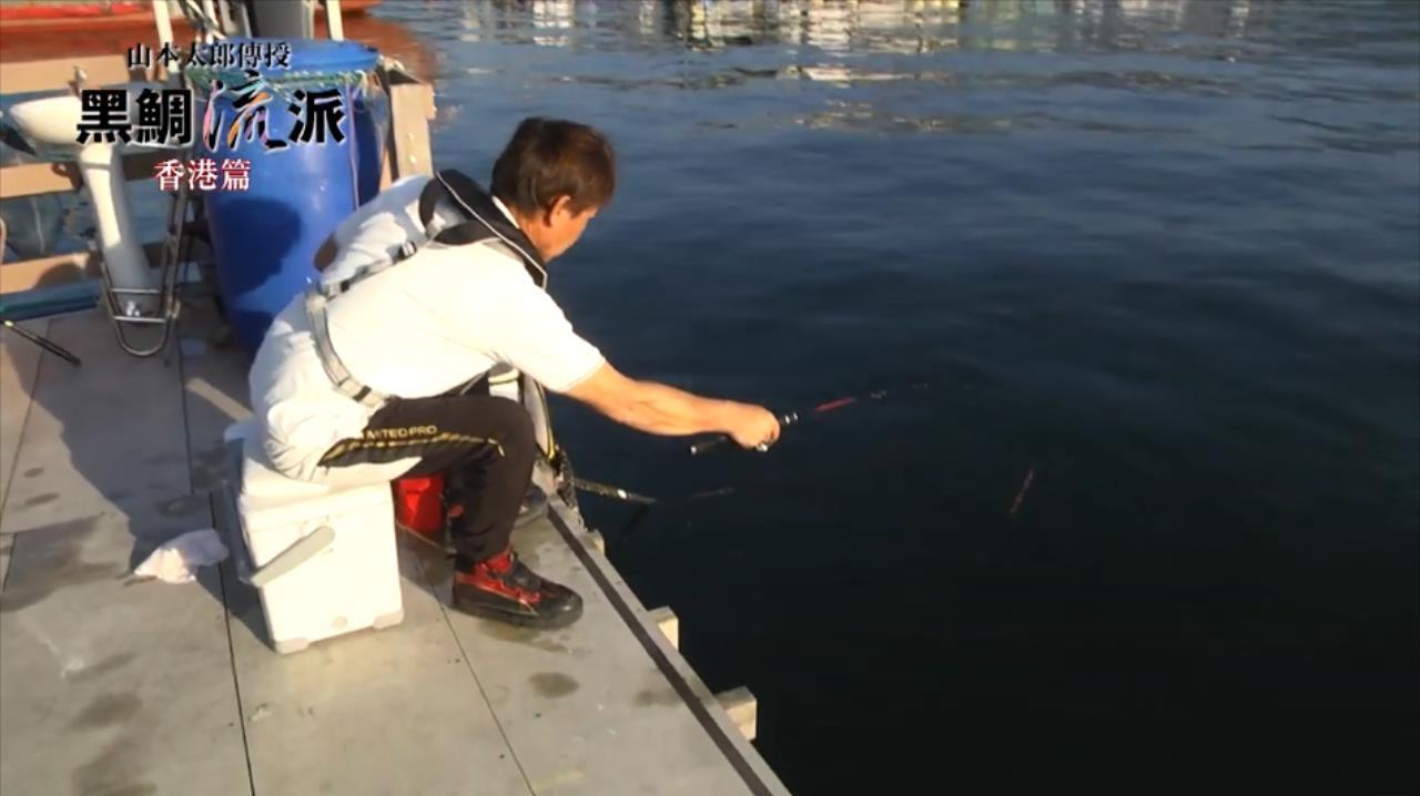 团子钓法鱼排筏钓黑鲷,钓鱼人抽竿遛鱼一气呵成!