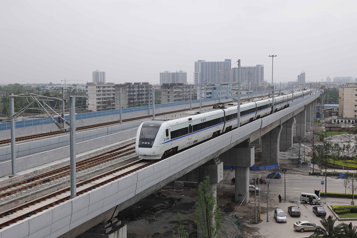 成都铁路学校热门专业：车辆工程、信号与控制、通信与信息系统、运输管理