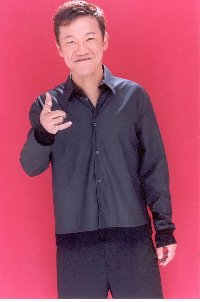 2005年3月29日,东森"开运鉴定团"邀请演艺圈中最会讲鬼,最会装神弄鬼,