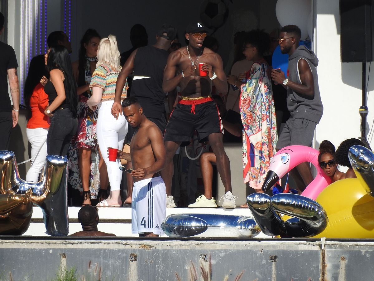 Hills Like White Elephants续写150词悲伤带翻译