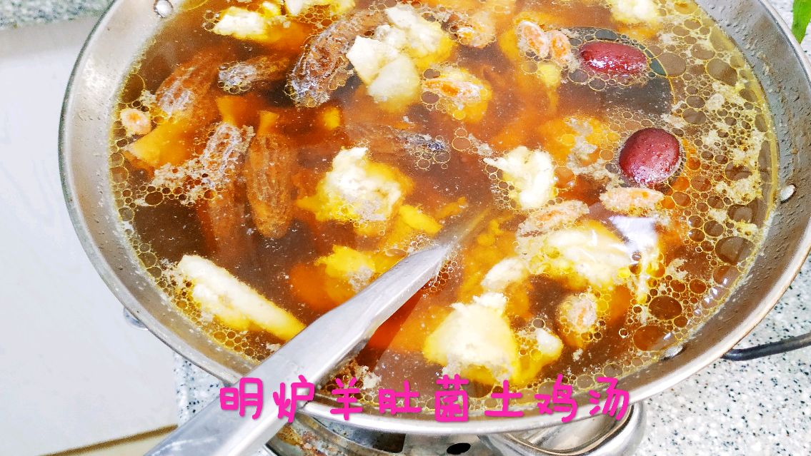 明炉羊肚菌鸡汤,除了汤靓,更要鸡滑嫩,延续上期骨肉分离