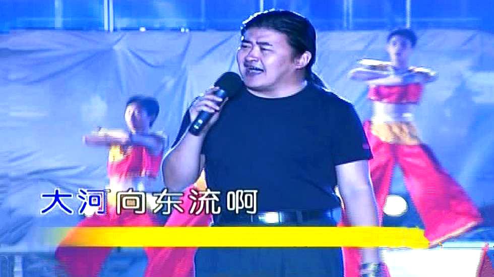 [图]电视剧《水浒传》主题曲《好汉歌》,刘欢现场演唱,嗨遍全场