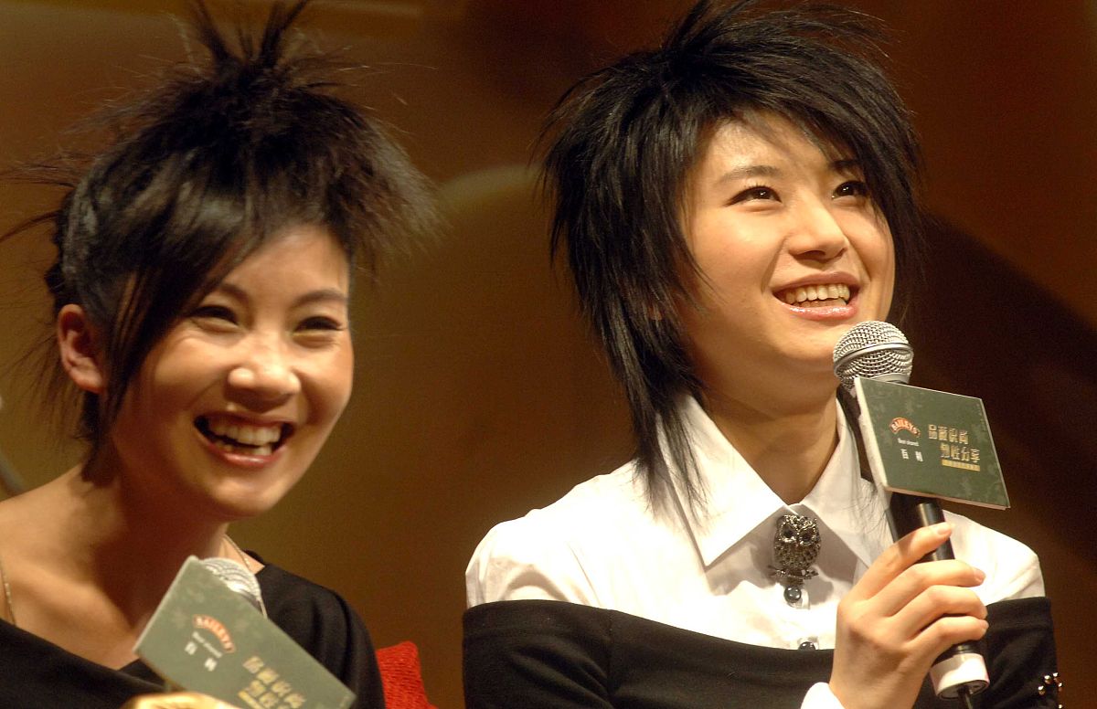 田一鸣很喜欢交朋友在动物园玩了半天就认识了几个跟他大小相近的朋友这几个朋友跟他都有一个共同的爱好：喜欢吃糖而且他们今天都带了很多糖果准备边玩边吃。为了表示大家的友谊这几个好朋友就决定边玩游戏边分享他们的糖果。 他们先把自己所有的糖果全部拿出来合成一堆然后通过抢答的方式来奖励糖果： 1、抢答的问题是：规定每次只可以取 1 颗或 2 颗糖如果不考虑糖果的不同取 N 颗糖共有多少种取法？注：先取 1