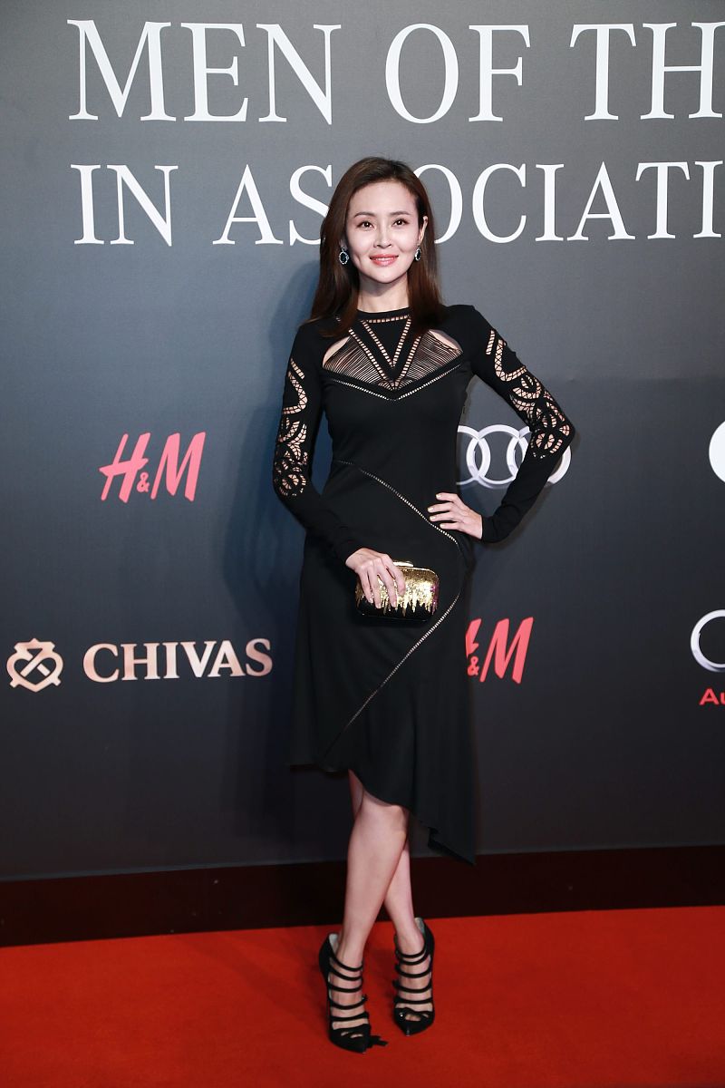 女明星着装引发争议：个性表达与社会责任如何平衡？