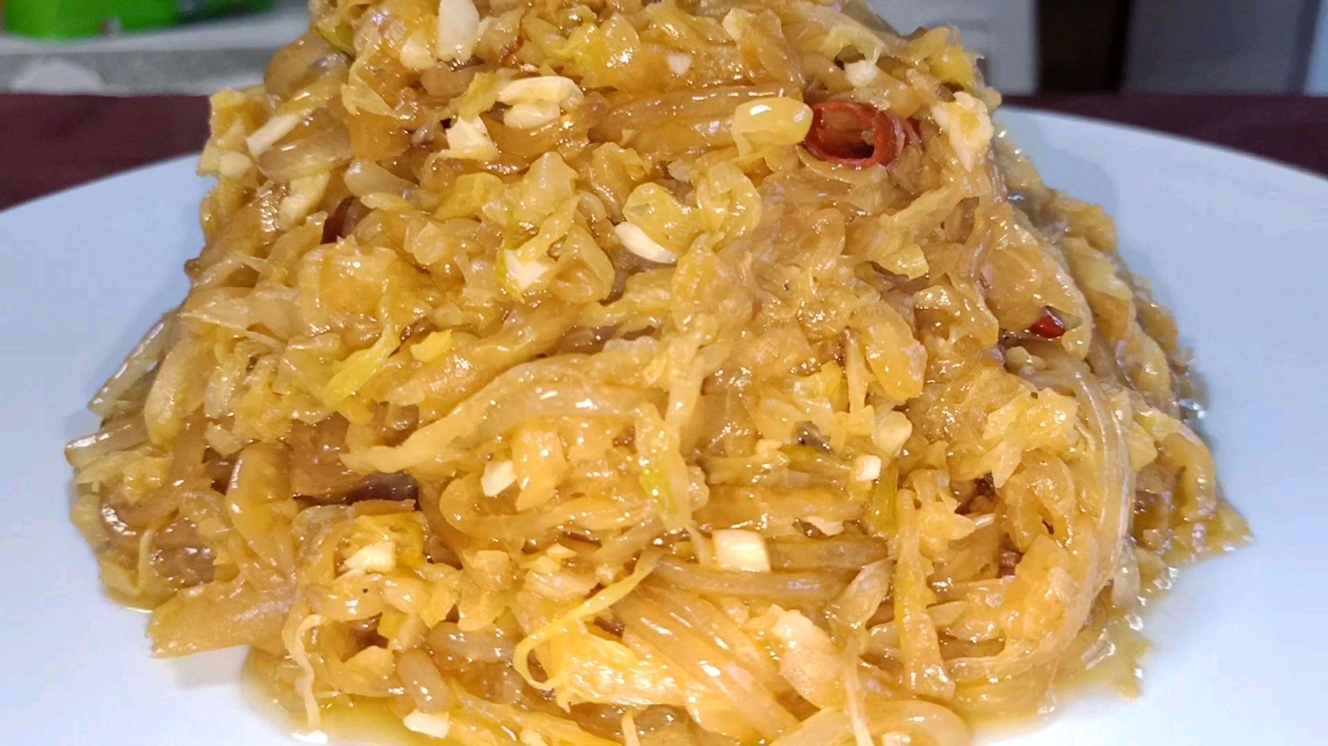 酒店大厨教你,东北酸菜炒粉的正确做法,酸爽开胃,好吃又下饭