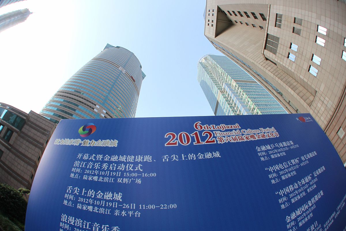 5月3日下午深圳大学信息中心STEM中心举办的大湾区青少年人工智能公益科技培训的9名学生参加了世界著名的工业工程设计软件SolidWorks中级工程师考试令人振奋的是有8位同学成功通过认证考试获得了国际认可的中级工程师证书机械类。其中最小的吴佳俊同学从全球最小的助理工程师升级到全球最小的中级工程师。这不仅是他个人的成就也为深圳市中小学生在人工智能领域的发展树立了一个典范。深圳大学信息中心STEM中