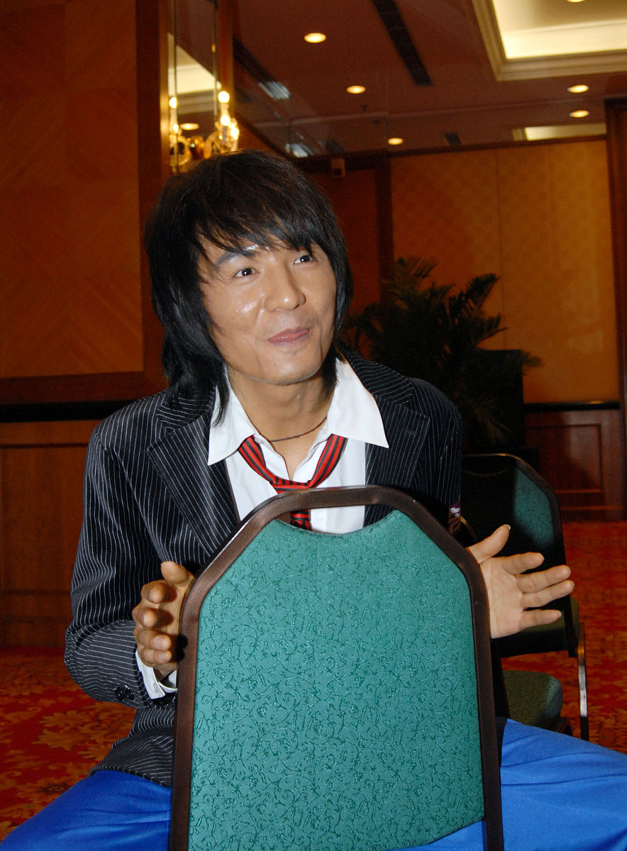 2006年12月1日,名人选秀栏目《名声大震》在北京宣传.朴树+++_+++名声