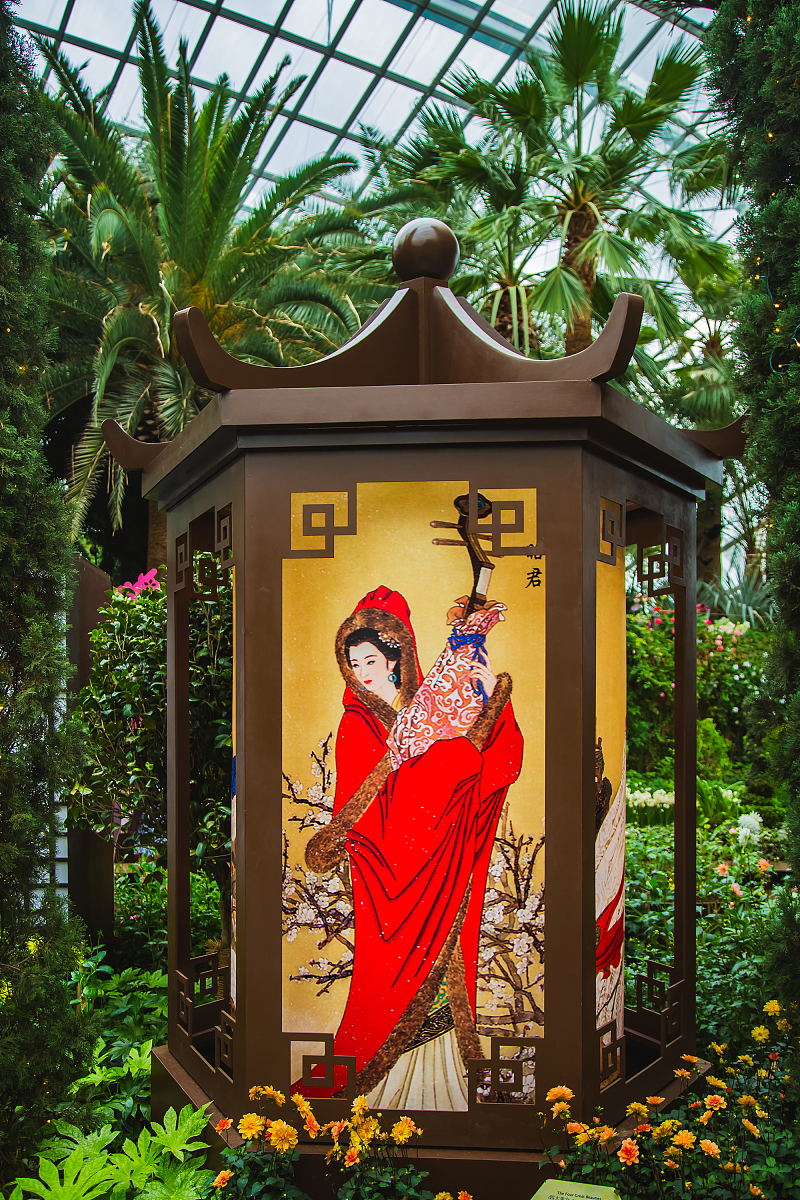 西施：中国古代四大美女之一，其美貌与悲剧命运