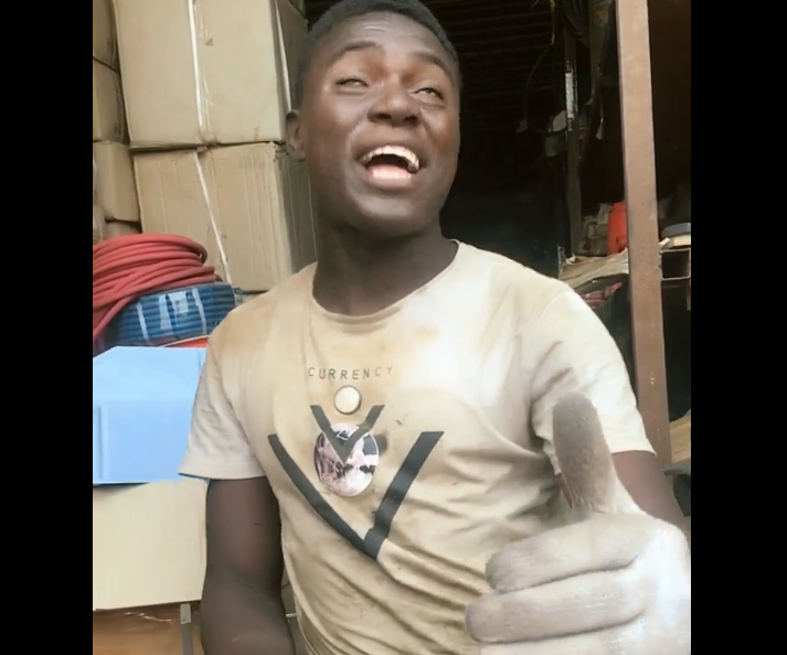 黑人小哥挑战中国的泡椒凤爪,这每一帧都是表情包啊!