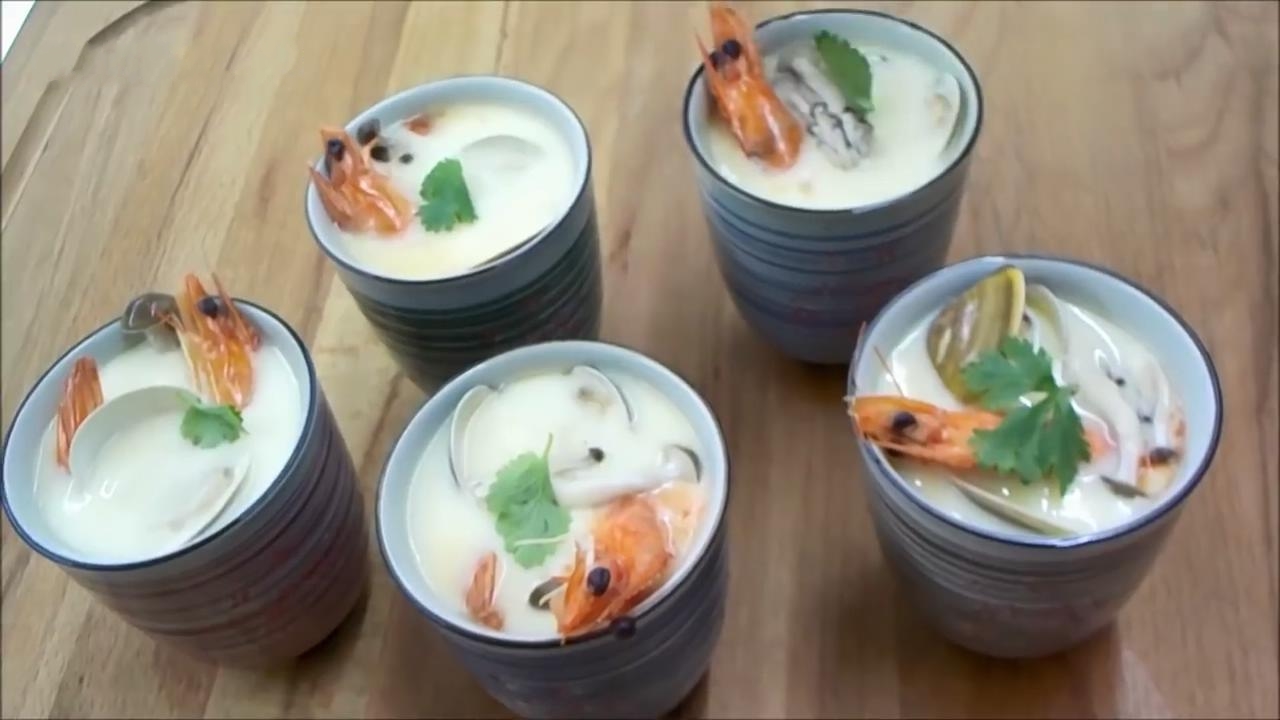 水蒸蛋太单调了,这样蒸才真正的够味,大饭店都不一定吃的到!